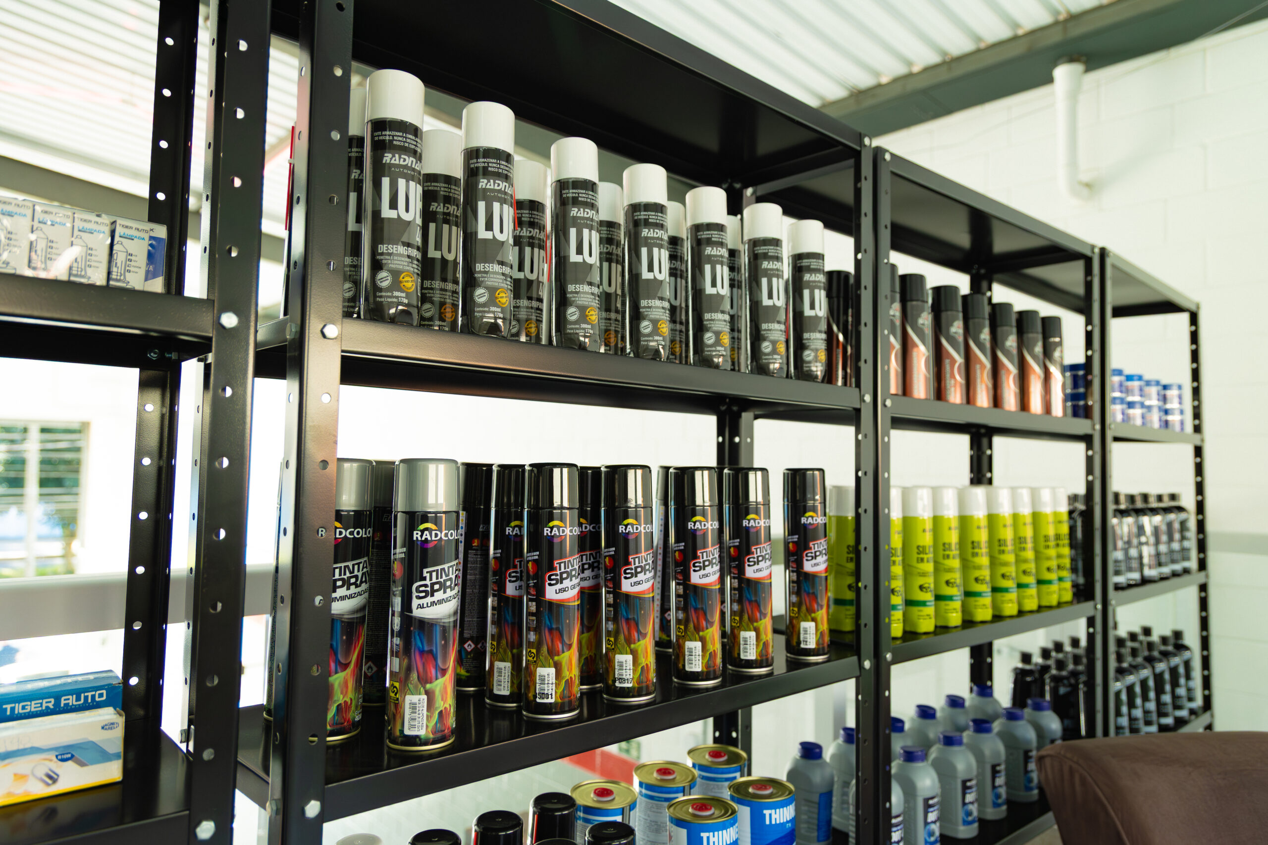 Linha de produtos automotivos profissionais utilizados pela Mastermec em serviços de manutenção e cuidado veicular em São Bernardo do Campo.